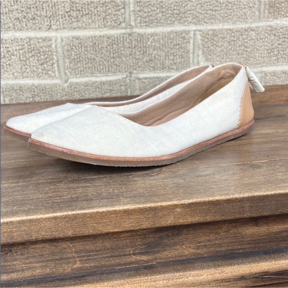 Ugg Beige Canvas Tan Mesa Tassle Flat Shoes Size 9.5